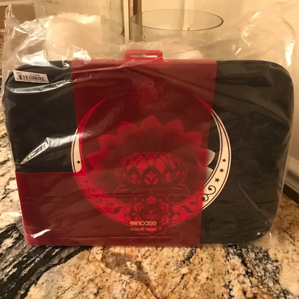 Obey laptop case